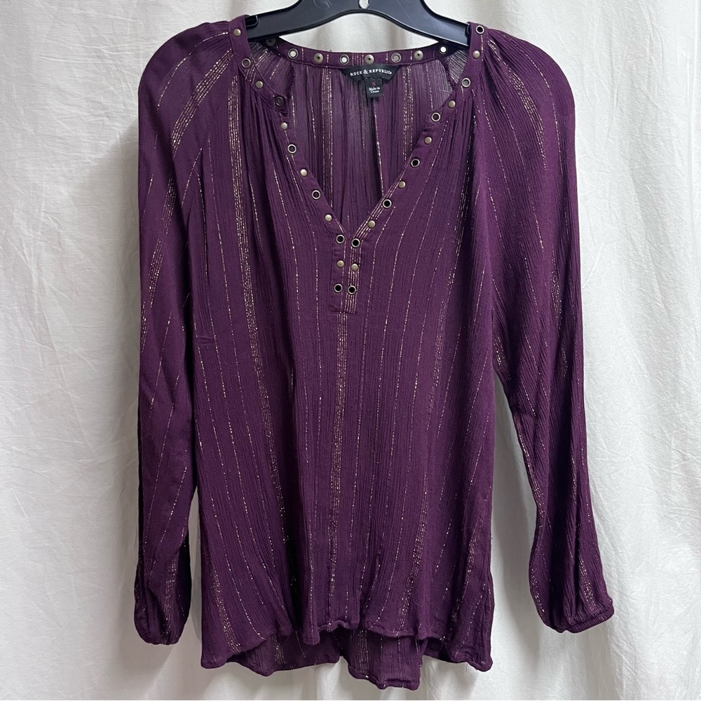 ROCK & REPUBLIC Burgundy Metallic Stripe V-neck Top  Grommet Neckline Small